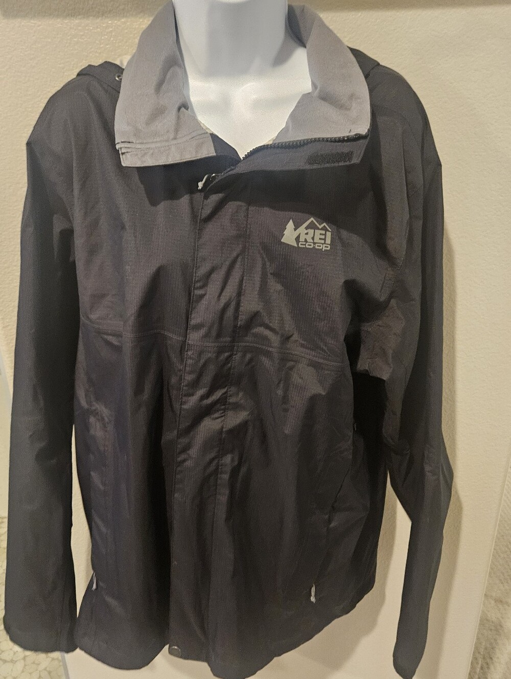REI Co-op Women’s Medium Hooded Rain Jacket Hiking Shell Gray